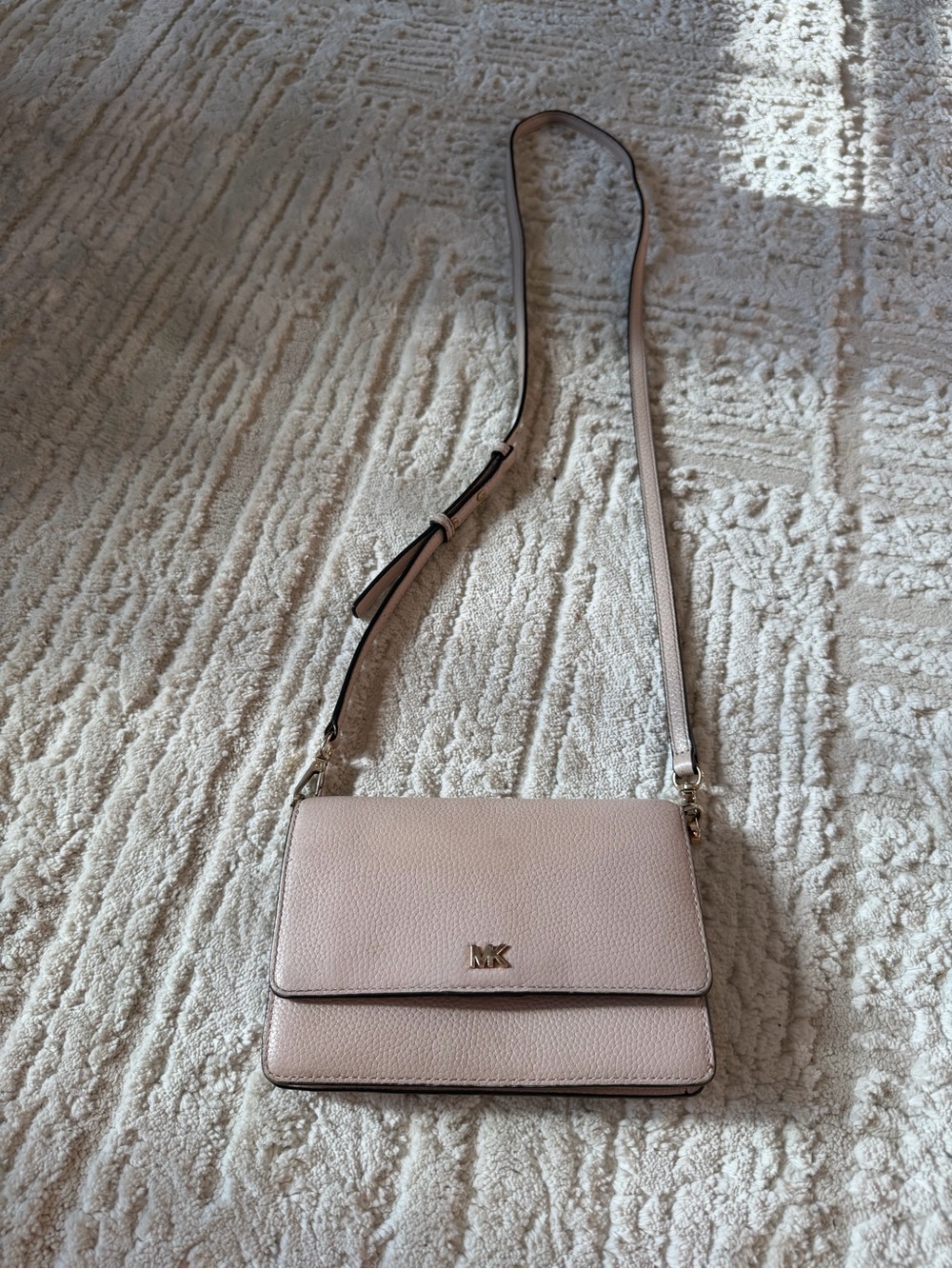 MICHAEL Michael Kors Pebbled Leather Crossbody in Pale Pink